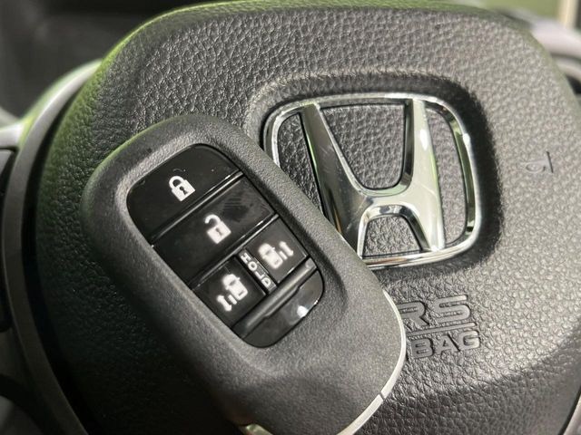 �yHonda�X�}�[�g�L�[�z�J�o����|�P�b�g�ɓ��ꂽ�܂܂ł��h�A�̎{���E�������\�ȃX�}�[�g�L�[�𑕔��B�G���W���̃I���E�I�t�����J�M�����o���K�v����������Ƃ��Ă��֗��ł���