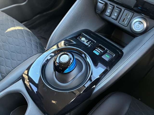 リーフe+ X 90周年記念車