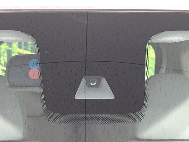 �y�C���e���W�F���g�G�}�[�W�F���V�[�u���[�L�z�t�����g�J�����őO���̎ԗ�����s�҂����m�B�Փ˂������Ȏ��͏Փ˔�Q�y���u���[�L���쓮�A�Փˉ�����T�|�[�g�B�����S�Ƀh���C�u�����y���݂��������܂��B