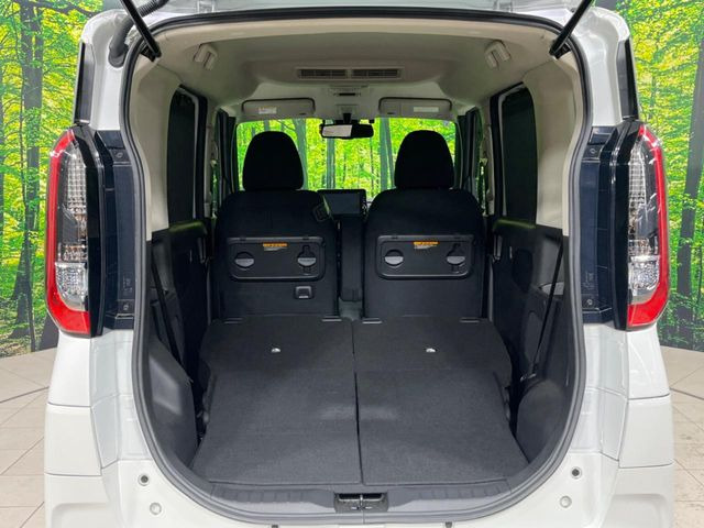 ���i�̂���������ʋ΁A���}���ɏ\���ȉ׎��X�y�[�X���m�ۂ��Ă���܂��B�Z�J���h�V�[�g��|���ƁA�傫�ȉו��̐ύڂ��\�ł���