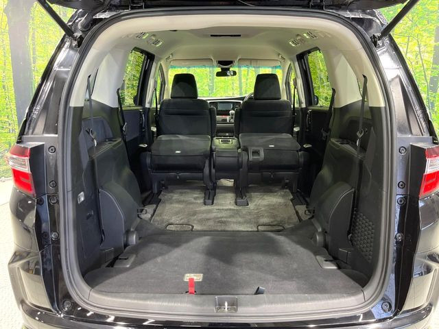 ���i�̂���������ʋ΁A���}���ɏ\���ȉ׎��X�y�[�X���m�ۂ��Ă���܂��B�Z�J���h�V�[�g��|���ƁA�傫�ȉו��̐ύڂ��\�ł���