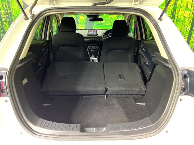 ���i�̂���������ʋ΁A���}���ɏ\���ȉ׎��X�y�[�X���m�ۂ��Ă���܂��B�Z�J���h�V�[�g��|���ƁA�傫�ȉו��̐ύڂ��\�ł���