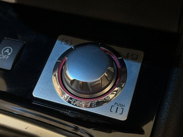 �y�h���C�u���[�h�X�C�b�`�z�R���t�H�[�g�ȏ�薡����X�|�[�e�B�ȏ�薡�܂ŃX�C�b�`��Ő؂�ւ��\�B�V�[����C���ɍ��킹�����[�h��I�ׂ΁A�����̃h���C�u������w�y�����Ȃ�܂���