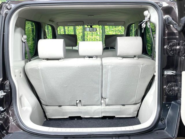 ���i�̂���������ʋ΁A���}���ɏ\���ȉ׎��X�y�[�X���m�ۂ��Ă���܂��B�Z�J���h�V�[�g��|���ƁA�傫�ȉו��̐ύڂ��\�ł���