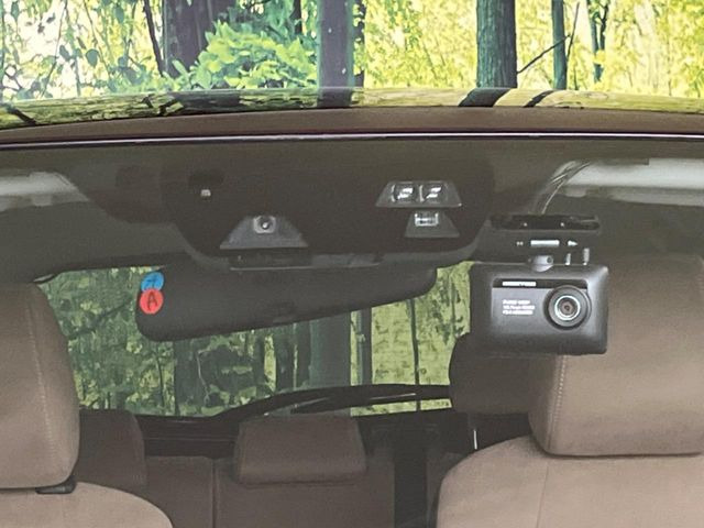 �y�X�}�[�g�u���[�L�T�|�[�g�z���s���ɑO���̎ԗ�����F�����A�Փ˂������Ȏ��͌x��ƃu���[�L�ŏՓˉ���Ɣ�Q�y�����A�V�X�g�B�����S�Ƀh���C�u�����y���݂��������܂��B