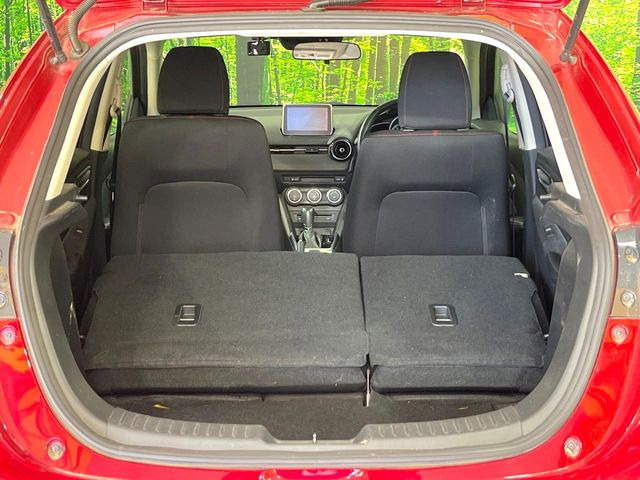 ���i�̂���������ʋ΁A���}���ɏ\���ȉ׎��X�y�[�X���m�ۂ��Ă���܂��B�Z�J���h�V�[�g��|���ƁA�傫�ȉו��̐ύڂ��\�ł���