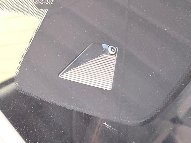 �y�z���_�Z���V���O�z���s���ɑO���̎ԗ�����F�����A�Փ˂������Ȏ��͌x��ƃu���[�L�ŏՓˉ���Ɣ�Q�y�����A�V�X�g�B�����S�Ƀh���C�u�����y���݂��������܂��B