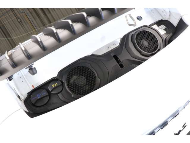 3.8L�����Ό��c�C���^�[�{��650PS�𔭐����A0-100km/h�킸��2�b��̉����������B����悩�獂���܂Ńp�t�H�[�}���X��̊��ł��܂��B