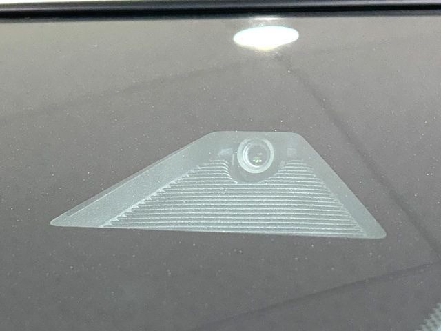 �y�X�}�[�g�u���[�L�T�|�[�g�z���s���ɑO���̎ԗ�����F�����A�Փ˂������Ȏ��͌x��ƃu���[�L�ŏՓˉ���Ɣ�Q�y�����A�V�X�g�B�����S�Ƀh���C�u�����y���݂��������܂��B