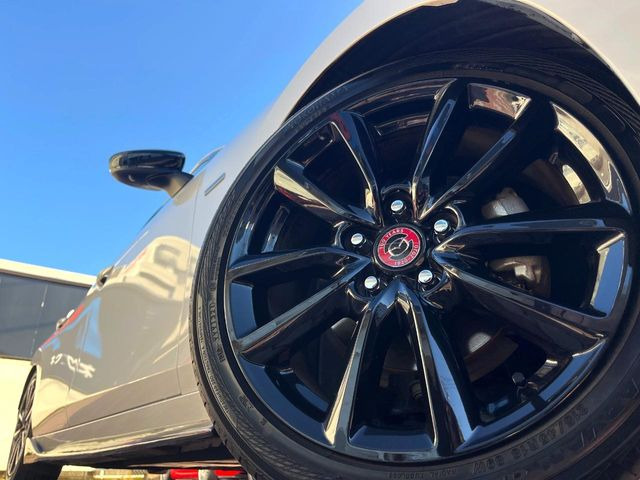 �y����18�C���`�A���~�z�C�[���z�O�ςɃ}�b�`���������A���~�z�C�[���𑕒����Ă���܂��B�e��ЊO�A���~�z�C�[����A�X�^�b�h���X�^�C�����戵�����Ă���܂��B���񂲑��k����������