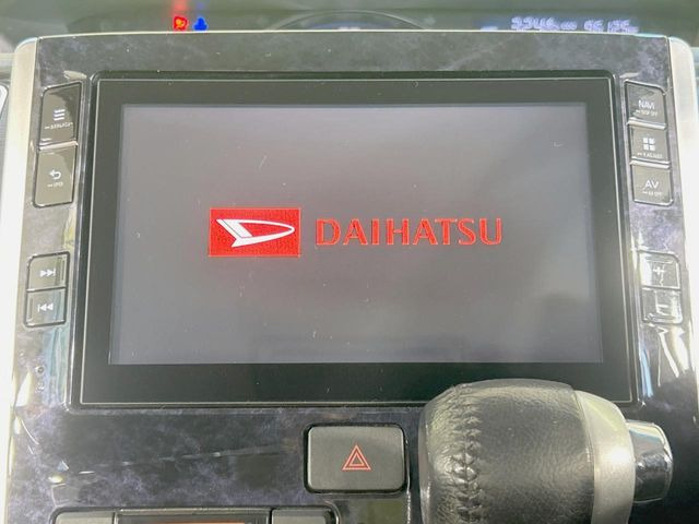 �y���[�J�[����8�^�i�r�z�C���e���A�ɗn�����ރX�^�C���b�V���ȁu��p�݌v�v���[�J�[�i�r�𑕔��􎋔F���⑀�쐫�ȂǊ�{���\�ɂ��D��A���㎿�ȃJ�[���C�t�����y���݂��������܂��B