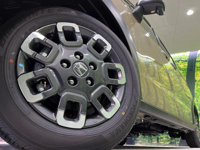 �y����15�C���`�A���~�z�C�[���z�O�ςɃ}�b�`���������A���~�z�C�[���𑕒����Ă���܂��B�e��ЊO�A���~�z�C�[����A�X�^�b�h���X�^�C�����戵�����Ă���܂��B���񂲑��k����������