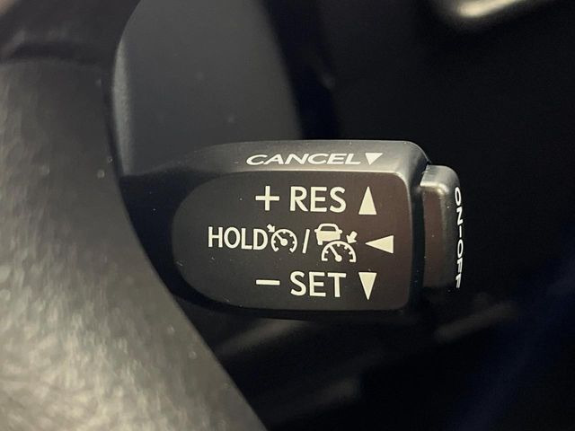 【レーダークルーズコントロール】高速道路での長距離走行が楽に!!自動で速度を保つクルーズコントロールが、衝突軽減システムと連携し、前方の車両を感知して車間を保つように速度調節してくれます!!