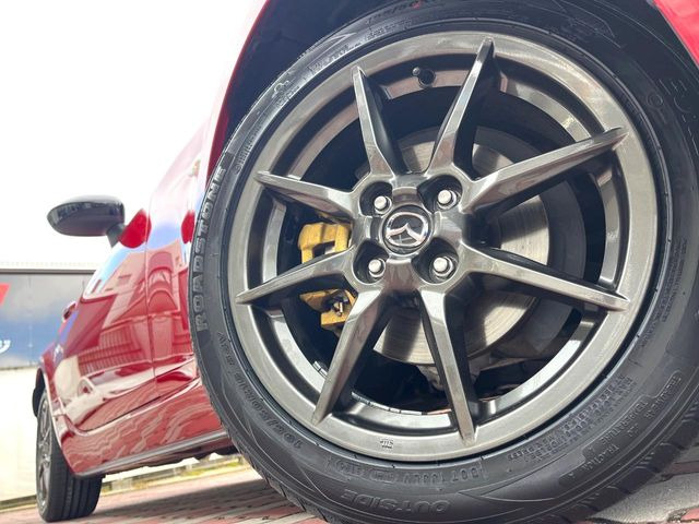 �y����16�C���`�A���~�z�C�[���z�O�ςɃ}�b�`���������A���~�z�C�[���𑕒����Ă���܂��B�e��ЊO�A���~�z�C�[����A�X�^�b�h���X�^�C�����戵�����Ă���܂��B���񂲑��k������