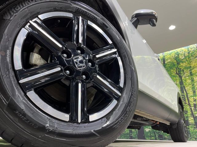 �y����16�C���`�A���~�z�C�[���z�O�ςɃ}�b�`���������A���~�z�C�[���𑕒����Ă���܂��B�e��ЊO�A���~�z�C�[����A�X�^�b�h���X�^�C�����戵�����Ă���܂��B���񂲑��k����������