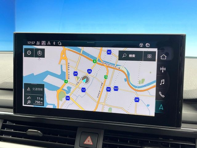 �������i�r:��̊��̂���i�r�́A����������ԓ������o���Ă���܂��B�I�[�f�B�I�@�\���[�����Ă���܂��̂ŁA�^�]�����y���߂܂���