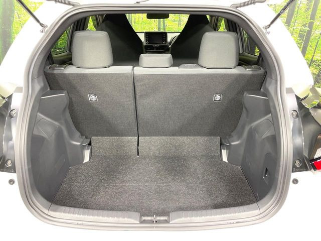 ���i�̂���������ʋ΁A���}���ɏ\���ȉ׎��X�y�[�X���m�ۂ��Ă���܂��B�Z�J���h�V�[�g��|���ƁA�傫�ȉו��̐ύڂ��\�ł���