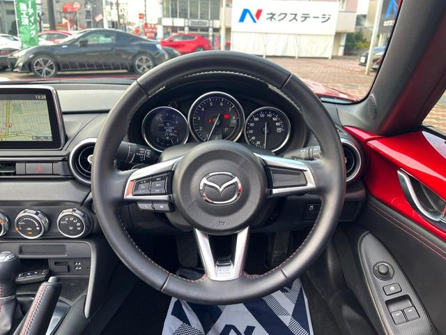 �y�����v�����X�e�A�����O�z�㎿�Ȋv���g�p���邱�ƂŁA��ɂ����������݂ƂĂ��^�]���₷���n���h���ł���