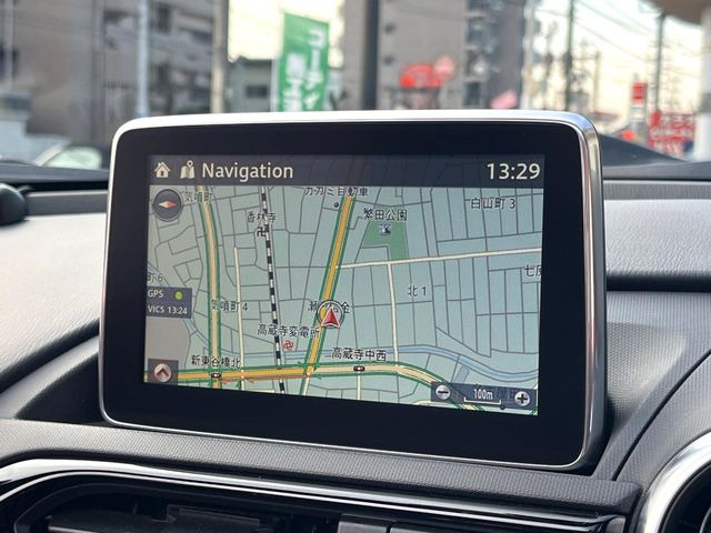 �y�}�c�_�R�l�N�g�i�r�z�ԓ��̕��͋C�Ƀ}�b�`������̌^�^�C�v�̃i�r�B�e����q�ݒ��Bluetooth�Đ����A�l�X�ȋ@�\���y���߂܂��B�����I�ȃ_�C�������삪�\�ŁA�g��������ǍD�ł��B