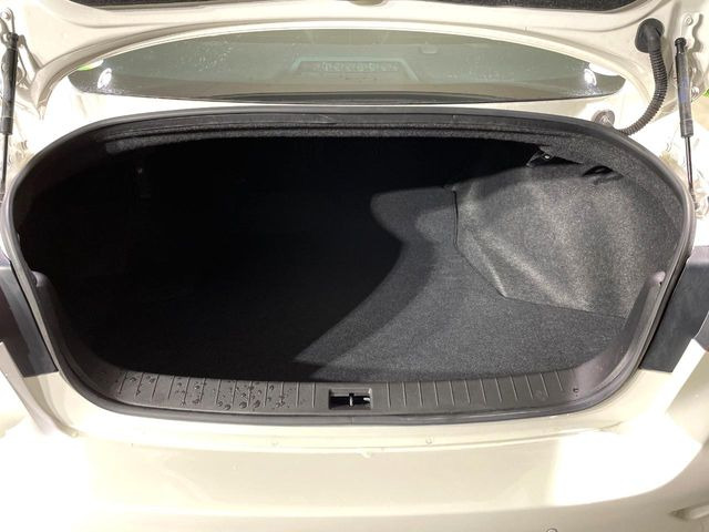 ���i�̂���������ʋ΁A���}���ɏ\���ȉ׎��X�y�[�X���m�ۂ��Ă���܂��B