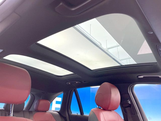 ���p�m���~�b�N�X���C�f�B���O���[�t::�唗�͂̃p�m���}���[�t�́A�㕔���Ȃɂ܂ő����Ă���A�J���I�ȋ�Ԃ����y���݂��������܂��B