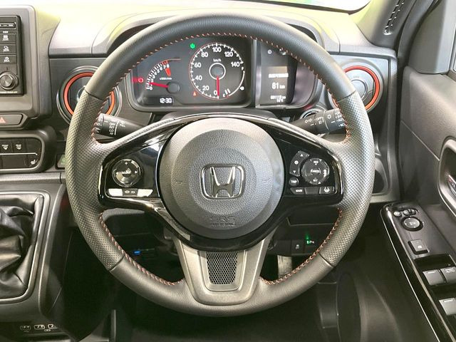 �y�X�e�A�����O�X�C�b�`�z�^�]���A�O������ڐ������炷���ƂȂ��A�I�[�f�B�I���̑��삪�\�ȕ֗��@�\!���S&���K�ȃh���C�u�����o���Ă���܂���