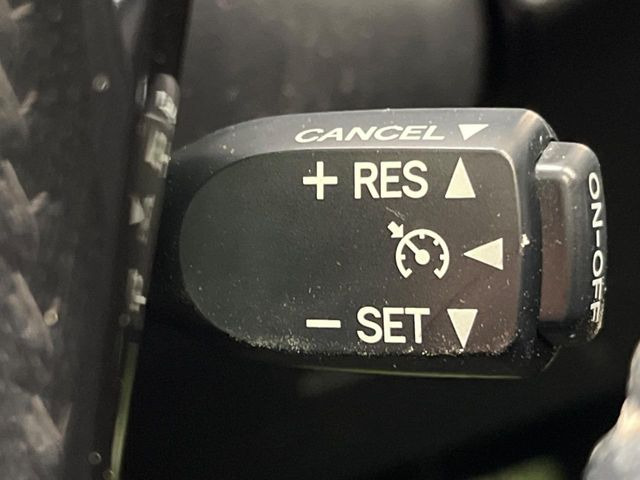 �y�N���[�Y�R���g���[���z�������H�����N���N���s�B�A�N�Z���𗣂��Ă���葬�x�ő��s���ł��A�������^�]���̕��S���y��!�����E�������ȒP�ȃX�C�b�`����Œ����ł��܂��B