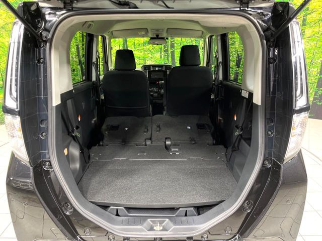 ���i�̂���������ʋ΁A���}���ɏ\���ȉ׎��X�y�[�X���m�ۂ��Ă���܂��B�Z�J���h�V�[�g��|���ƁA�傫�ȉו��̐ύڂ��\�ł���