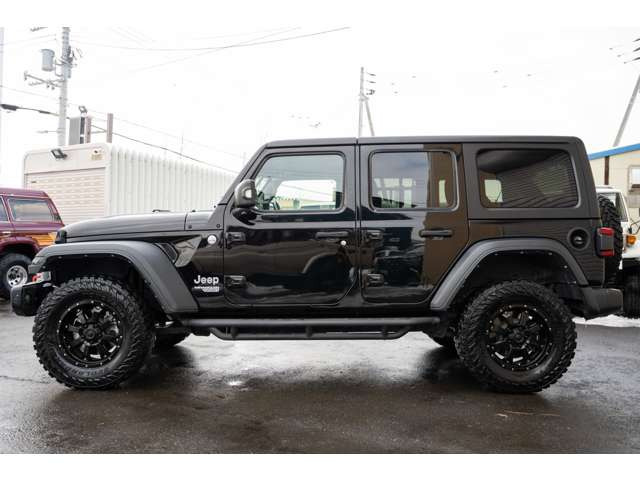 ���̃{�f�B�ɍ��z�C�[���̓����O���[���ƃ��C���h�ŃJ�b�R�����ł��B