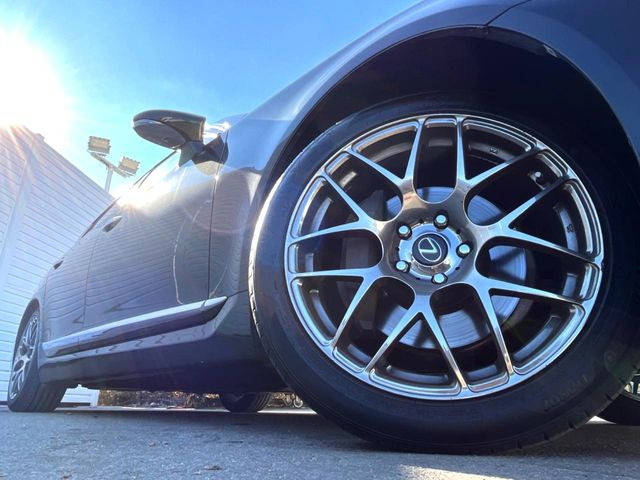 �y���f���X�^19�C���`�A���~�z�C�[���z�O�ςɃ}�b�`�����A���~�z�C�[���𑕒����Ă���܂��B�e��A���~�z�C�[����A�X�^�b�h���X�^�C�����戵�����Ă���܂��B���񂲑��k����������