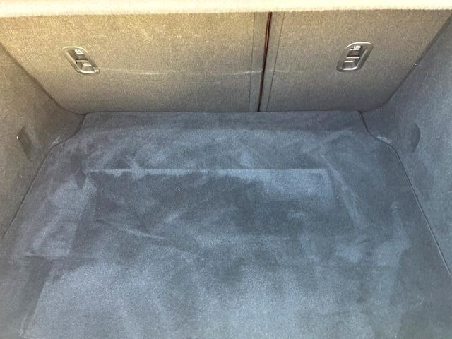 ���i�̂���������ʋ΁A���}���ɏ\���ȉ׎��X�y�[�X���m�ۂ��Ă���܂��B