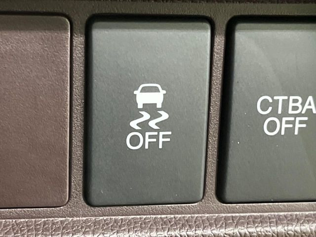 �y������h�~���u�z�ԗ��̉���������m����ƁA�����I�Ɏԗ��̐i�s������ۂ悤�Ɏԗ��𐧌䂵�܂��B�J�̓��ȂǊ���₷���H�ʏ󋵂ł����S�ȉ^�]���\�ł��B