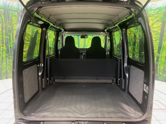 ���i�̂���������ʋ΁A���}���ɏ\���ȉ׎��X�y�[�X���m�ۂ��Ă���܂��B�Z�J���h�V�[�g��|���ƁA�傫�ȉו��̐ύڂ��\�ł���