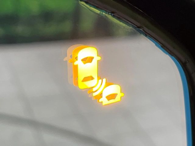 �y�u���C���h�X�|�b�g�C���t�H���[�V�����z���s���A�h�A�~���[�̎��p�ɂȂ�₷���ӏ��Ɍ㑱�Ԃ��ڋ߂���ƃT�C�h�~���[�t�߂Ɍx����\���A�h���C�o�[�ɒ��ӊ��N�����Ă���܂��B