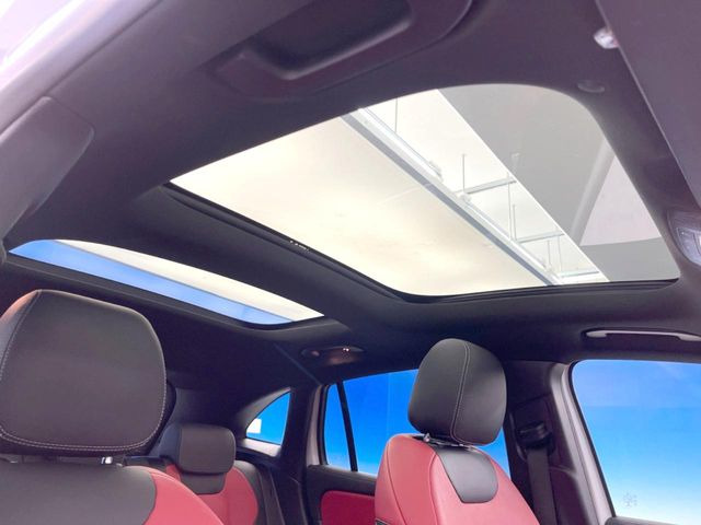 ���p�m���~�b�N�X���C�f�B���O���[�t::�唗�͂̃p�m���}���[�t�́A�㕔���Ȃɂ܂ő����Ă���A�J���I�ȋ�Ԃ����y���݂��������܂��B