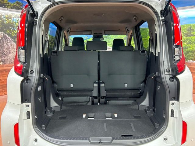 ���i�̂���������ʋ΁A���}���ɏ\���ȉ׎��X�y�[�X���m�ۂ��Ă���܂��B�Z�J���h�V�[�g��|���ƁA�傫�ȉו��̐ύڂ��\�ł���