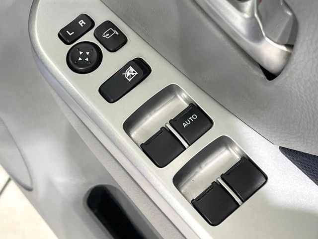 �y�d���i�[�~���[�z�T�C�h�~���[�͓d���i�[���ƂȂ��Ă���A�������ԏ�ł��L�Y�������X�N��}�����܂��B