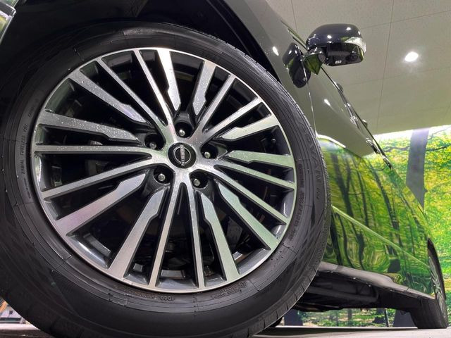 �y����18�C���`�A���~�z�C�[���z�O�ςɃ}�b�`���������A���~�z�C�[���𑕒����Ă���܂��B�e��ЊO�A���~�z�C�[����A�X�^�b�h���X�^�C�����戵�����Ă���܂��B���񂲑��k����������