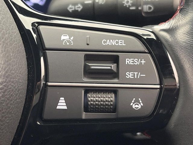 �y�z���_�Z���V���O�z���s���ɑO���̎ԗ�����F�����A�Փ˂������Ȏ��͌x��ƃu���[�L�ŏՓˉ���Ɣ�Q�y�����A�V�X�g�B�����S�Ƀh���C�u�����y���݂��������܂��B