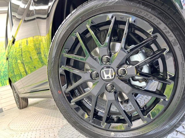 �y����15�C���`�A���~�z�C�[���z�O�ςɃ}�b�`���������A���~�z�C�[���𑕒����Ă���܂��B�e��ЊO�A���~�z�C�[����A�X�^�b�h���X�^�C�����戵�����Ă���܂��B���񂲑��k����������