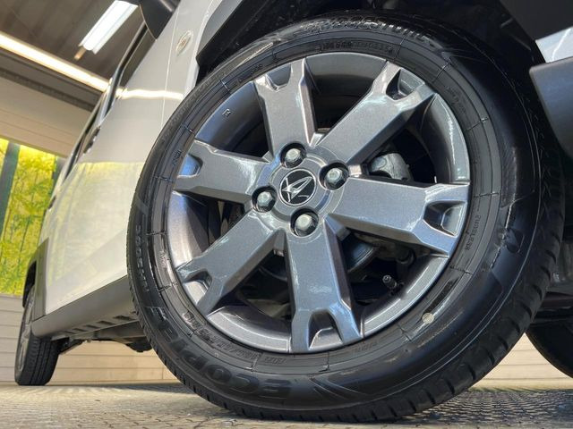 �y����15�C���`�A���~�z�C�[���z�O�ςɃ}�b�`���������A���~�z�C�[���𑕒����Ă���܂��B�e��ЊO�A���~�z�C�[����A�X�^�b�h���X�^�C�����戵�����Ă���܂��B���񂲑��k����������