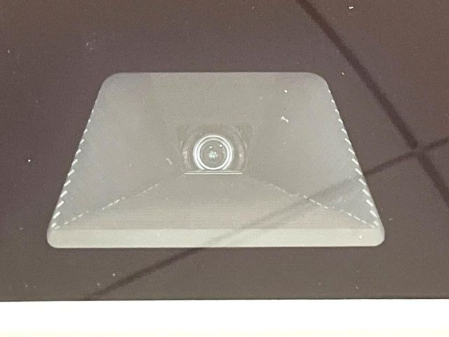 �y�z���_�Z���V���O�z���s���ɑO���̎ԗ�����F�����A�Փ˂������Ȏ��͌x��ƃu���[�L�ŏՓˉ���Ɣ�Q�y�����A�V�X�g�B�����S�Ƀh���C�u�����y���݂��������܂��B