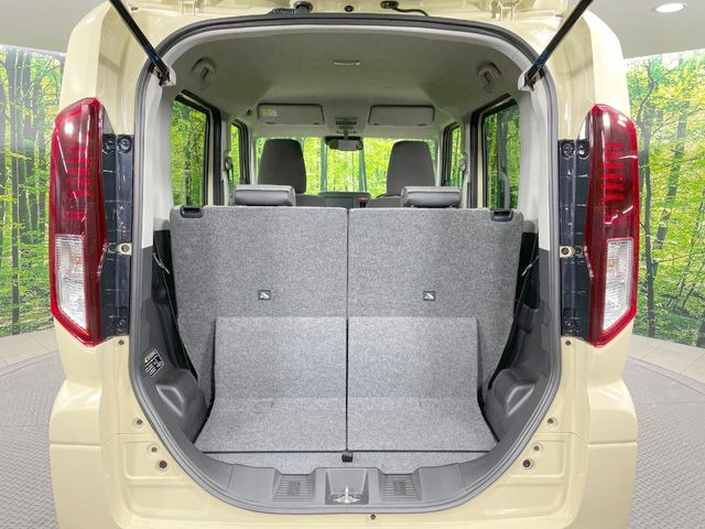 ���i�̂���������ʋ΁A���}���ɏ\���ȉ׎��X�y�[�X���m�ۂ��Ă���܂��B�Z�J���h�V�[�g��|���ƁA�傫�ȉו��̐ύڂ��\�ł���