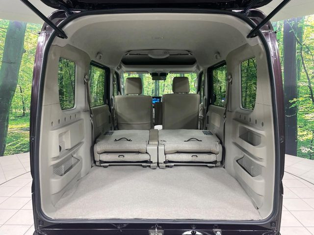 ���i�̂���������ʋ΁A���}���ɏ\���ȉ׎��X�y�[�X���m�ۂ��Ă���܂��B�Z�J���h�V�[�g��|���ƁA�傫�ȉו��̐ύڂ��\�ł���