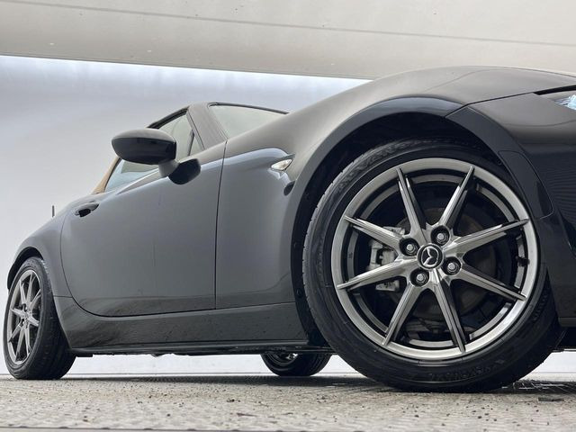 �y����16�C���`�A���~�z�C�[���z�O�ςɃ}�b�`���������A���~�z�C�[���𑕒����Ă���܂��B�e��ЊO�A���~�z�C�[����A�X�^�b�h���X�^�C�����戵�����Ă���܂��B���񂲑��k����������