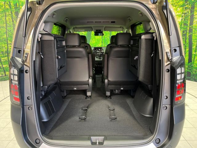 ���i�̂���������ʋ΁A���}���ɏ\���ȉ׎��X�y�[�X���m�ۂ��Ă���܂��B�Z�J���h�V�[�g��|���ƁA�傫�ȉו��̐ύڂ��\�ł���