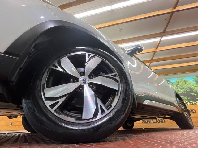 �y����18�C���`�A���~�z�C�[���z�O�ςɃ}�b�`���������A���~�z�C�[���𑕒����Ă���܂��B�e��ЊO�A���~�z�C�[����A�X�^�b�h���X�^�C�����戵�����Ă���܂��B���񂲑��k����������