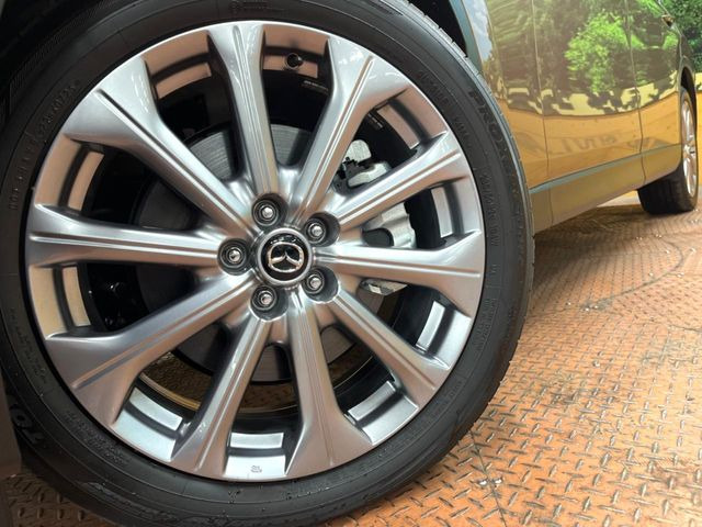 �y�����A���~�z�C�[���z�O�ςɃ}�b�`���������A���~�z�C�[���𑕒����Ă���܂��B�e��ЊO�A���~�z�C�[����A�X�^�b�h���X�^�C�����戵�����Ă���܂��B���񂲑��k����������