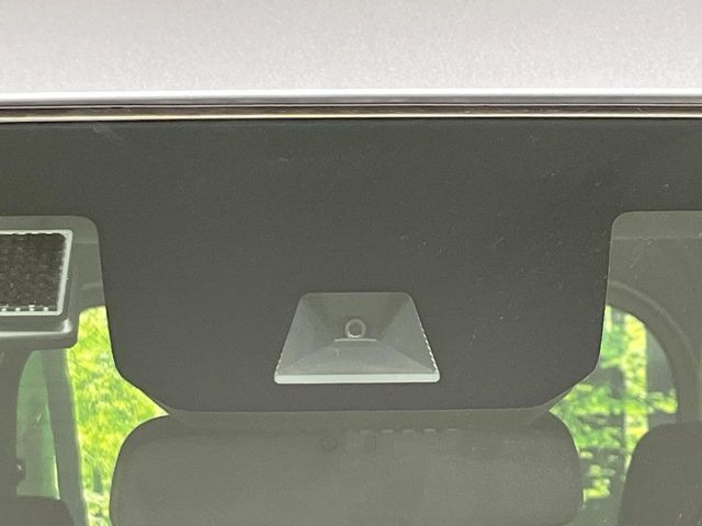 �y�z���_�Z���V���O�z���s���ɑO���̎ԗ�����F�����A�Փ˂������Ȏ��͌x��ƃu���[�L�ŏՓˉ���Ɣ�Q�y�����A�V�X�g�B�����S�Ƀh���C�u�����y���݂��������܂��B