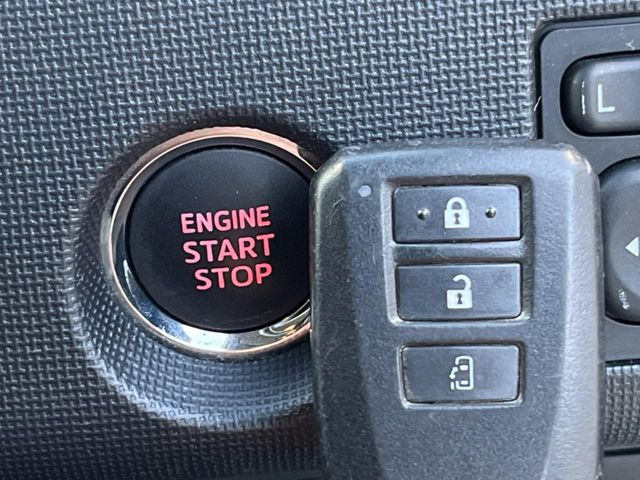 �y�X�}�[�g�L�[�z�J�o����|�P�b�g�ɓ��ꂽ�܂܂ł��h�A�̎{���E�������\�ȃX�}�[�g�L�[�𑕔��B�G���W���̃I���E�I�t�����J�M�����o���K�v����������Ƃ��Ă��֗��ł���